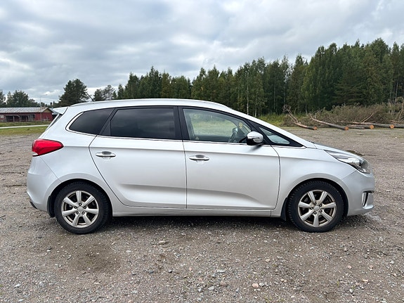 Kia Carens 4 of 8
