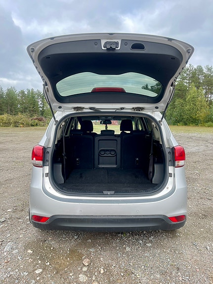 Kia Carens 6 of 8