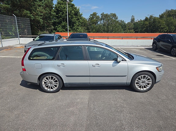 Volvo V50 3 of 15