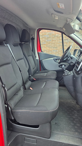 Renault Trafic 14 of 14