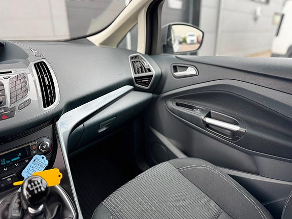 Ford C-Max 16 of 22