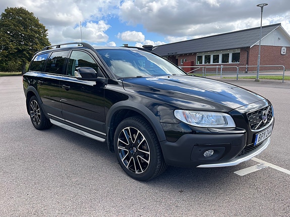 Volvo XC70 2 of 7
