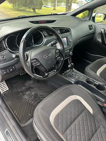 Kia Ceed 4 of 8