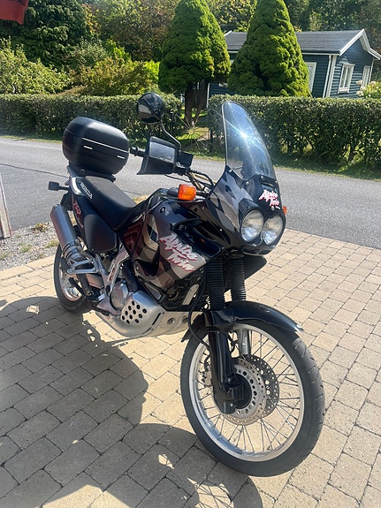Honda XRV750 Africa Twin 2 of 5