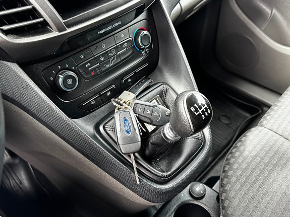 Ford Transit Connect 14 of 18