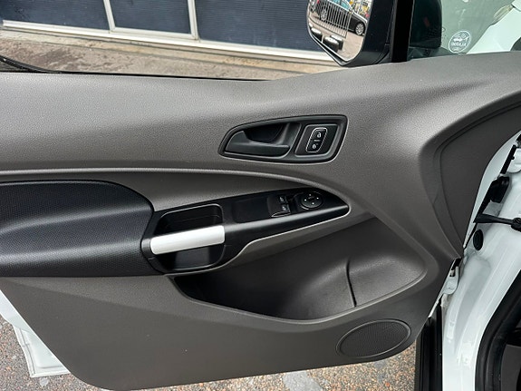 Ford Transit Connect 17 of 18