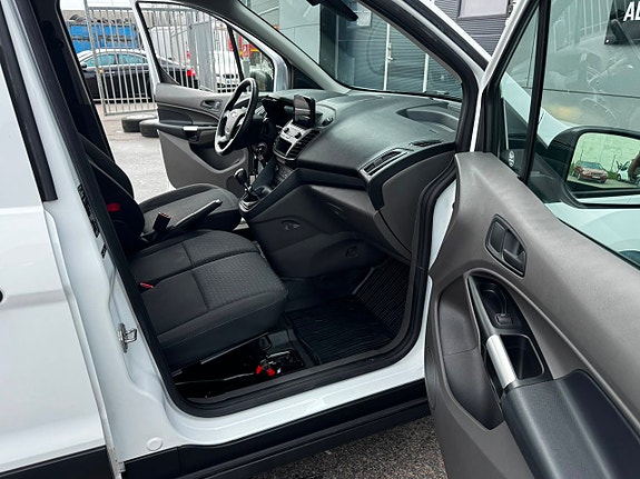Ford Transit Connect 13 of 18