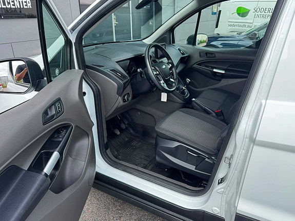 Ford Transit Connect 16 of 18