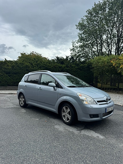 Toyota Corolla Verso 2 of 8
