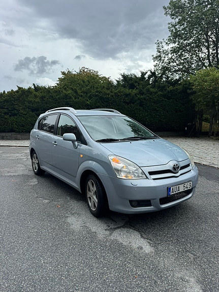 Toyota Corolla Verso 4 of 8