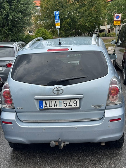Toyota Corolla Verso 7 of 8