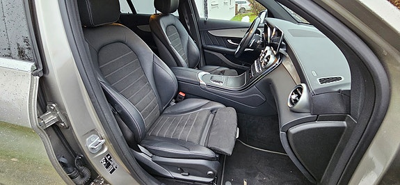 Mercedes-Benz GLC300 de 9 of 10