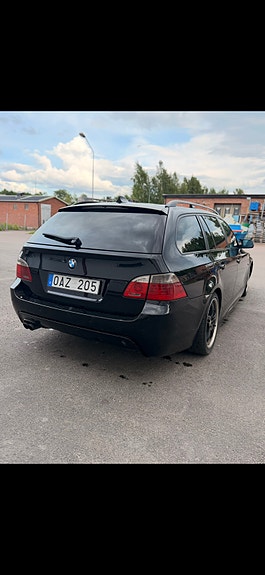 BMW 523i 2 of 5