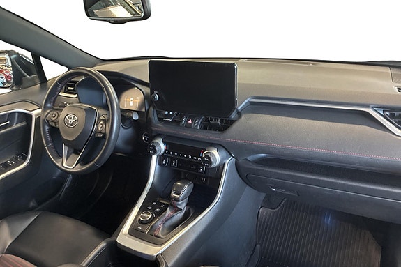 Toyota RAV4 Plug-in Hybrid 16 of 24
