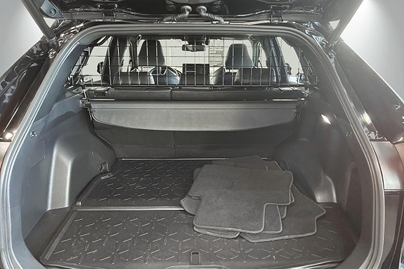Toyota RAV4 Plug-in Hybrid 18 of 24