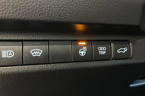 Toyota RAV4 Plug-in Hybrid 22 of 24