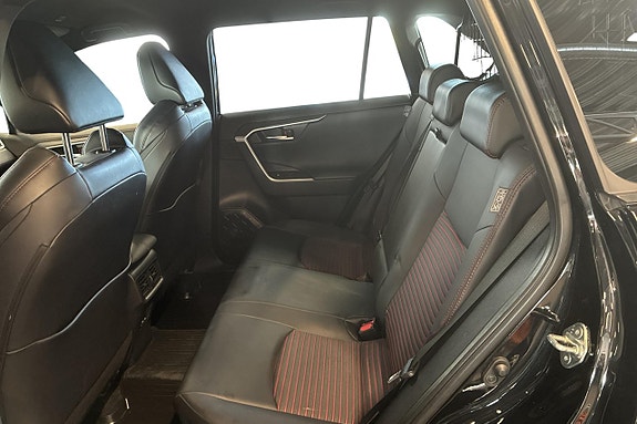 Toyota RAV4 Plug-in Hybrid 17 of 24