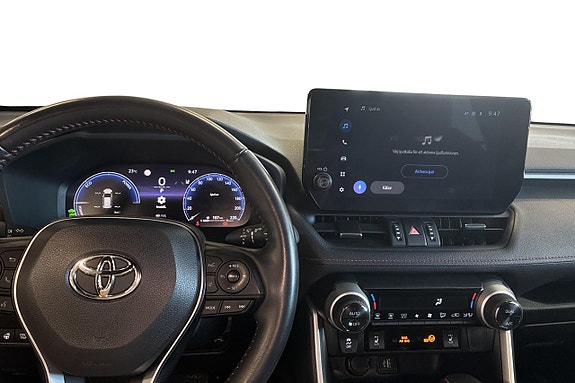 Toyota RAV4 Plug-in Hybrid 11 of 24