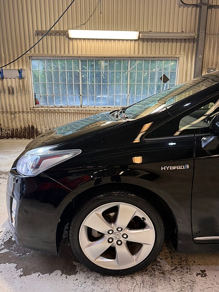 Toyota Prius 3 of 15
