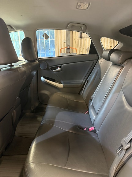 Toyota Prius 8 of 15