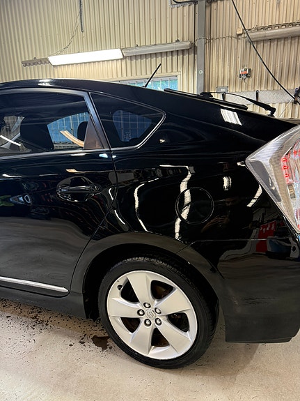 Toyota Prius 4 of 15