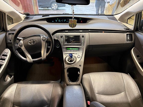 Toyota Prius 11 of 15