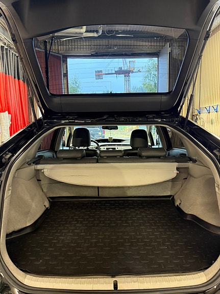 Toyota Prius 9 of 15