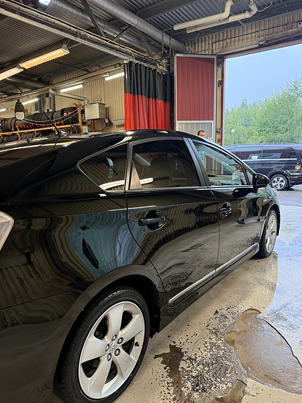 Toyota Prius 6 of 15