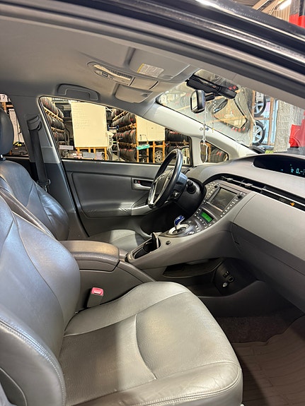 Toyota Prius 10 of 15