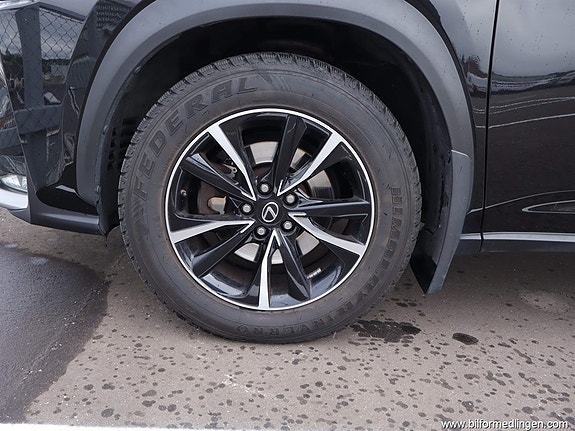 Lexus NX300h 22 of 24
