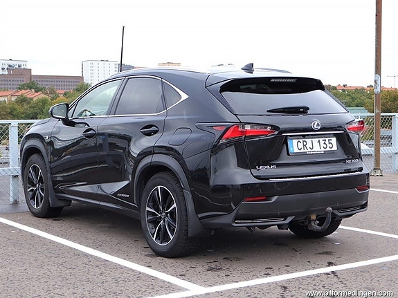 Lexus NX300h 3 of 24