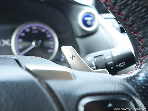 Lexus NX300h 9 of 24