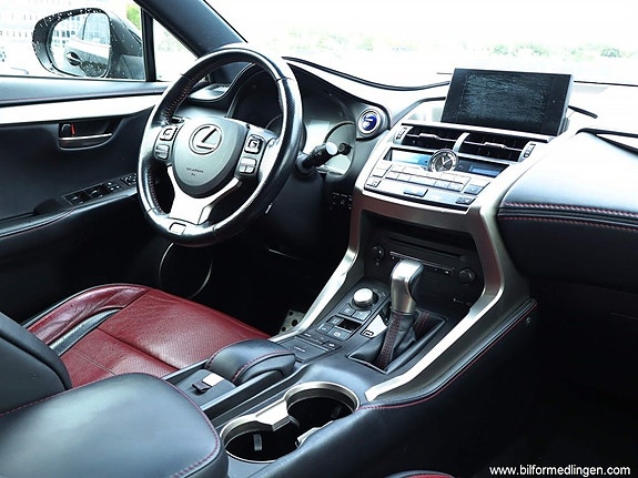 Lexus NX300h 7 of 24
