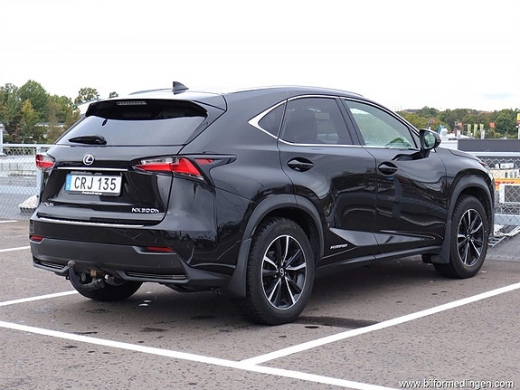 Lexus NX300h 4 of 24