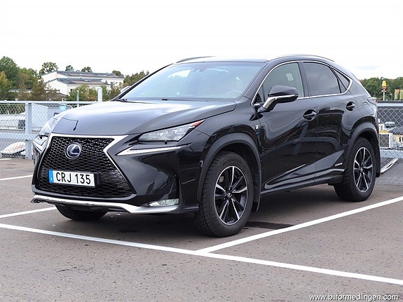 Lexus NX300h 2 of 24