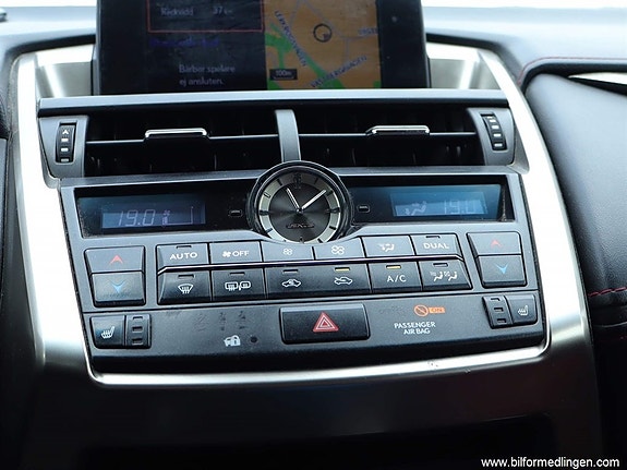 Lexus NX300h 11 of 24