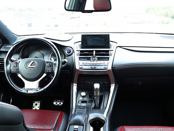 Lexus NX300h 6 of 24