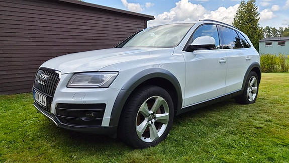 Audi Q5 2 of 8