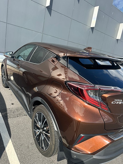 Toyota C-HR 3 of 8