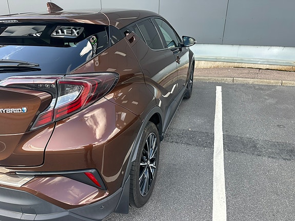 Toyota C-HR 6 of 8