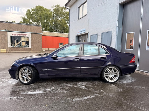 Mercedes-Benz C320 5 of 17