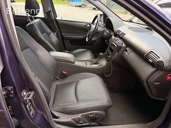 Mercedes-Benz C320 9 of 17