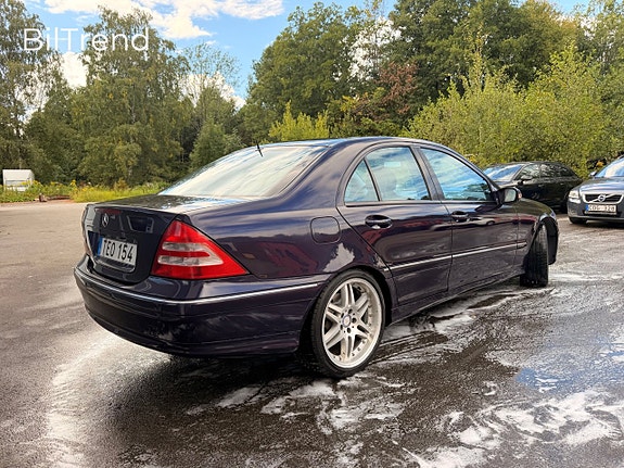 Mercedes-Benz C320 3 of 17