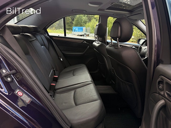 Mercedes-Benz C320 10 of 17