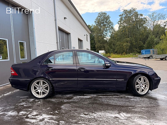Mercedes-Benz C320 2 of 17