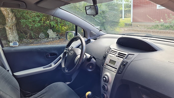 Toyota Yaris 5 of 5