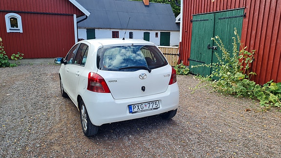 Toyota Yaris 4 of 5