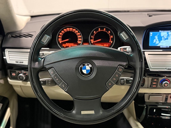 BMW 750i 24 of 30