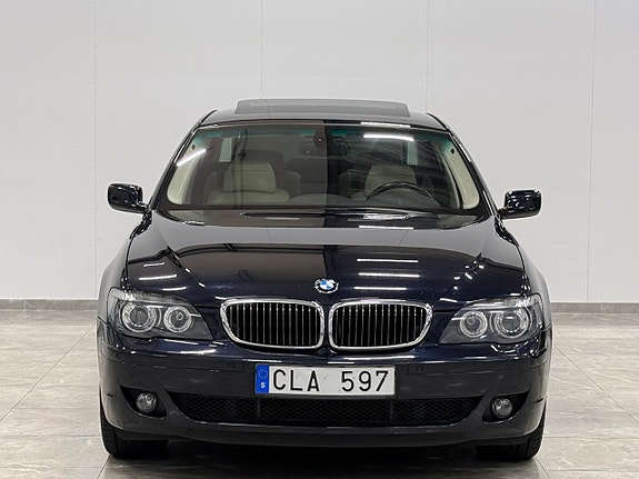BMW 750i 6 of 30