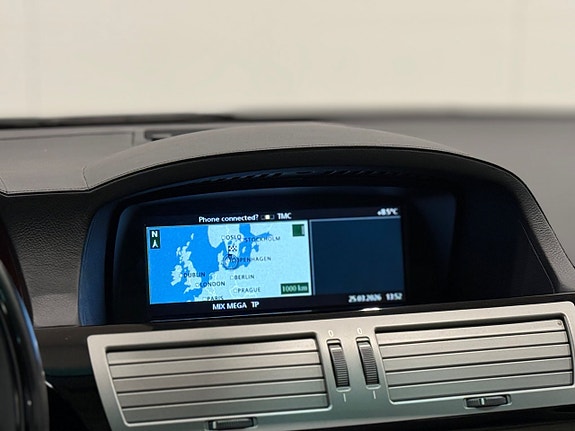 BMW 750i 15 of 30